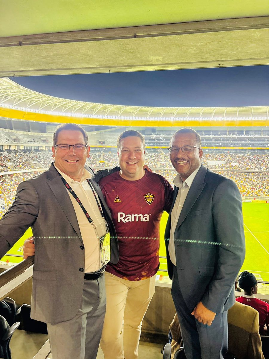 Love to see this! 🙌⚽ Great support for our team last night as Cape Town Mayor <a href="/geordinhl/">Geordin Hill-Lewis</a> joined us at the game, with Mayor Jeremy Fasser proudly handing over a special <a href="/StellenboschFC/">Stellenbosch FC</a> jersey. Great to see our neighbours showing up and backing Stellies! 🍇