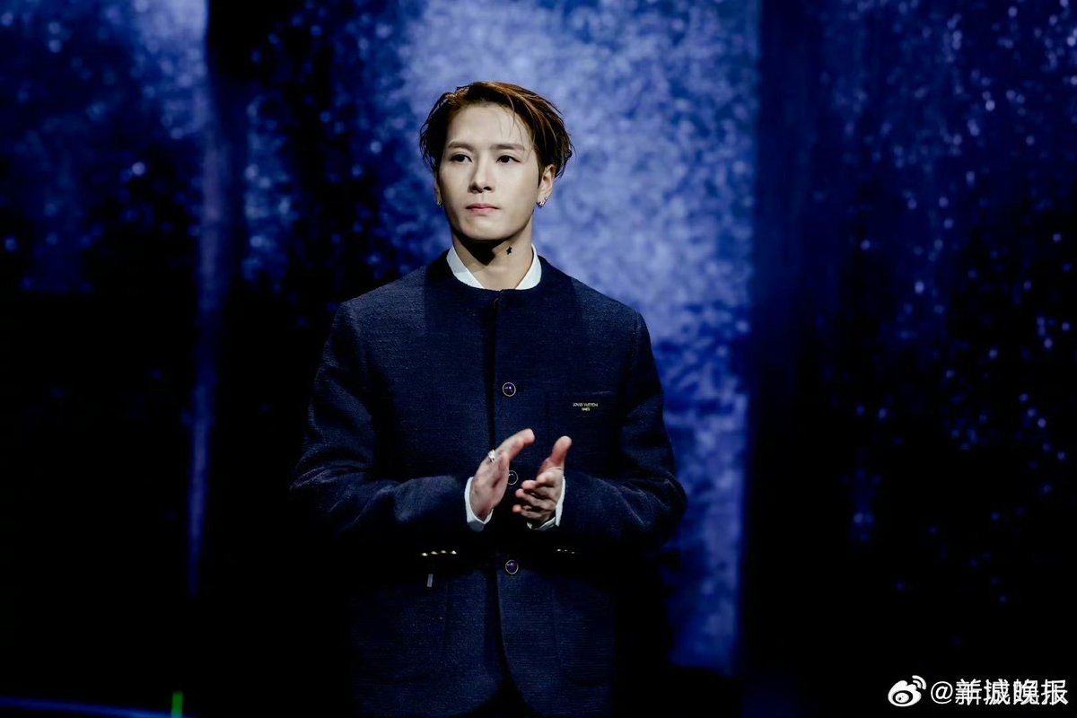 spinorbinmusic's tweet photo. Jackson Wang looking absolutely dashing at Weibo Night ✨🔥

Effortless style and star power on full display 💫
#JacksonWang #WeiboNight #GlobalIcon #StyleStar https://t.co/cf1ExpdFGU