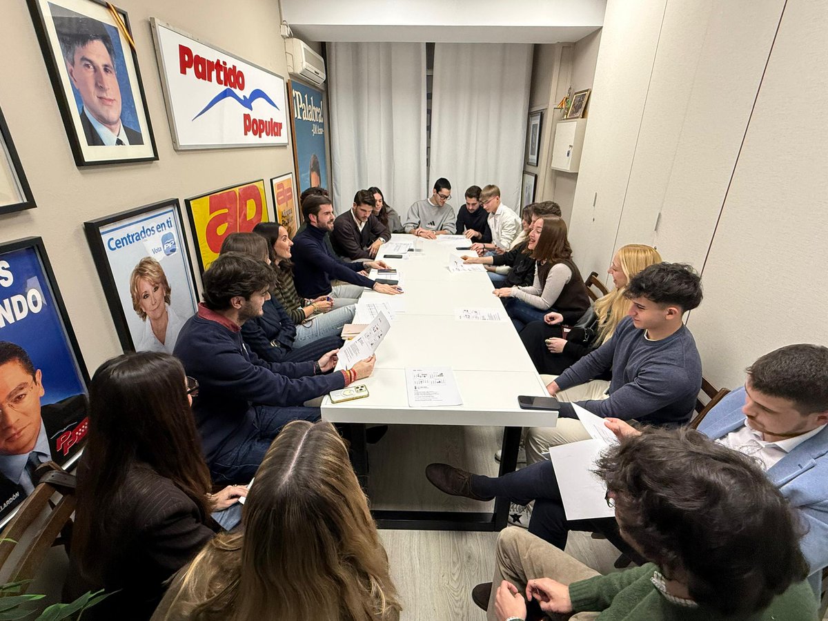 Formaros, disfrutad y sed muy rebeldes.

Os deseo muchos éxitos <a href="/nngg_salamanca/">NNGG Dto. Salamanca</a>.

Enhorabuena <a href="/ser_bayg/">SERGIO B. G. 🇪🇸</a>, estoy muy orgullosa de ti.