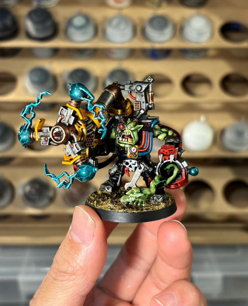 warhammer_Kem's tweet photo. オルク ビッグメク（ショックアタックガン）
球が良い感じに塗れた..

#ウォーハンマー
#WarhammerCommunity https://t.co/yeIQFv0VXX
