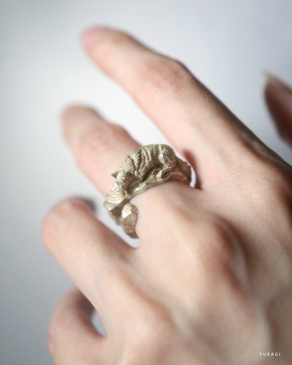 📢新商品 Sleeping wolf ring ☾ ໋ アンティークシルバー狼リング 2月