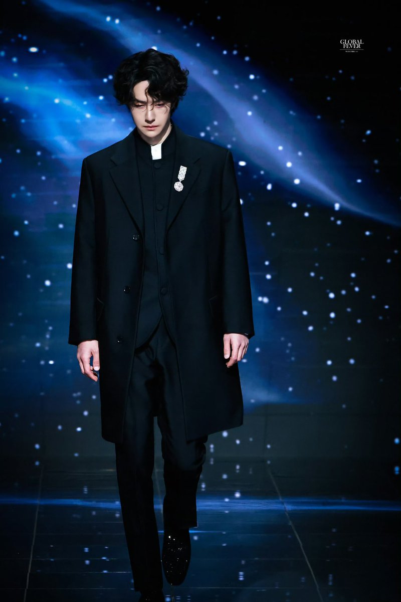 ttoonmikwl's tweet photo. รูปจากคุณ GlobalFever คือถ่ายมาธีมเดียวกันสุดๆ แค่แปะรูปข้างกันก็เขินละ

#ป๋อจ้านงานเดียวกัน 
#BoZhanWBN2025 https://t.co/VokYgYYxk0