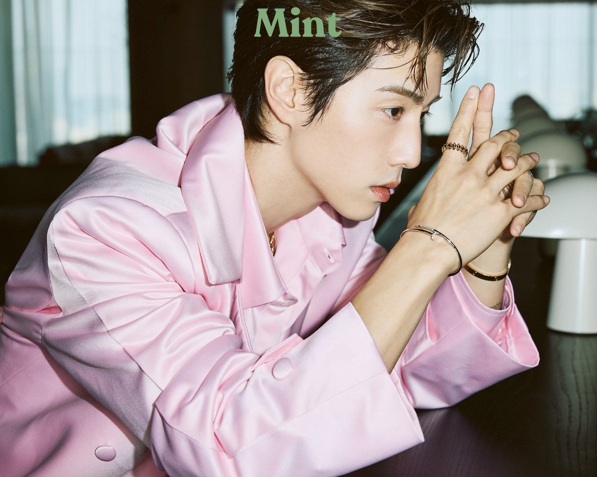 "ผมรู้สึกขอบคุณทุกคนอยู่เสมอ ตราบใดที่พวกเขายังอยู่กับผม คอยสนับสนุนผลงาน ผมก็จะอยู่ตรงนี้เพื่อพวกเขาเหมือนกัน แล้วจะพยายามมาที่ไทยบ่อยๆ นะครับ"💚 #MarkTuan

➡️อ่านต่อ mintmagth.com/people/mark-tu…

#MarkTuanxMintMagTH 
#MintVol32
#MintMagTH