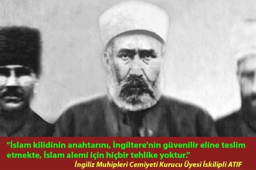 Aygan0734's tweet photo. İSKİLİPLİ ATIF'IN 
OSMANLI SİCİLİ DE BOZUK ÇIKTI

Necip Fazıl'ın ve siyasal islamcıların, mazlum, şehit, mağdur ilan ettiği İskilipli Atıf'ın Osmanlı siciline niye bakılmaz? Ömrünün son beş yılı üzerinde tepinmek yanlıştır.. Bu durum anlaşılır şey değildir.
       
Tarihe kendi tezimizi destekleyecek tek yanlı bilgi toplayarak değil bizi gerçeğe götürecek çok yönlü bilgileri topladıktan sonra karar vermeliyiz.
       
İskilipli Atıf, Atatürk ve Cumhuriyet ile kavgalı peki Abdülhamit ve Osmanlı ile dost muydu?
       
1905 yılında, dengesiz davranışları yüzünden Abdülhamit tarafından Bodrum'a sürüldü. Osmanlı Döneminde müderrislerin cami kapılarında cer açması (para toplaması) yasaktı, çünkü devletten en yüksek maaşı alıyorlardı. Bodrumda para toplarken ihbar edilmesi üzerine suçüstü yakalandı. Cebini doldurduktan sonra eski medrese arkadaşlarından Kırımlı İbrahim Efendi'nin pasaportunu çalarak Kırım'a kaçtı. Zaten vaazlarından sonra cami cemaatinden para toplaması da bu kaçma planının hazırlığıydı.
       
II. Meşrutiyet'in ilanından sonra İstanbul'a döndü. Bu defa katıldığı 31 Mart İsyanı'nda Beyazıt Meydanı'nda "Din elden gidiyor, başında fes olanlar kafirdir, kafirlerin kellesini kesin" bağrışları yüzünden İngiliz provakasyonuna destek verdiği için tutuklandı. Cezası idamdı ama Osmanlı geleneğinde müderrislere idam cezası verilemiyordu, bir haftalık hapisten sonra serbest bırakıldı.
       
Bu maceraperest İskilipli Atıf günümüz Müslüm Gündüz'ün bir benzeriydi. 1913'te, Başbakan Mahmud Şevket Paşa'nın öldürülmesi olayında suçlu bulunarak 5,5 yıllığına Sinop'a sürüldü. Sonra, Kuvvayı Milliye karşıtıdır. İngiliz casusu Robert Frew'in kurdurduğu İngiliz Muhipler Cemiyeti kurucusu ve yöneticisidir. Bu İngiliz maşası Alemdar gazetesi'nde "Dinin ve devletin anahtarını İngiliz'in eline vermekte beis yoktur" diyecek kadar da Osmanlı düşmanıdır.
       
İskilipli Atıf dengesiz biriydi. Sadece Cumhuriyetle değil Osmanlı ile de kavgalıydı... Yukarıya sıraladığım bilgiler işlerine gelmediği için "Siyasal İslamcılar" tarafından görülmez, yok sayılır, inkar edilir...
       
Siz, "Dünya tepsi gibi düzdür" deseniz de dünya yuvarlaktır ve dönmeye devam ediyor.
       
Tek yanlı bilgilerle hüküm verenlere verdiğim rahatsızlık için özür dilerim.

Alper Aksoy
