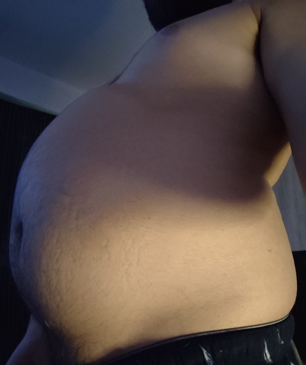 From 5 to 50 pumps, it feels so good to be a balloon 🎈

#bellyinflated #bellyinflation #gainerbelly #bigbelly