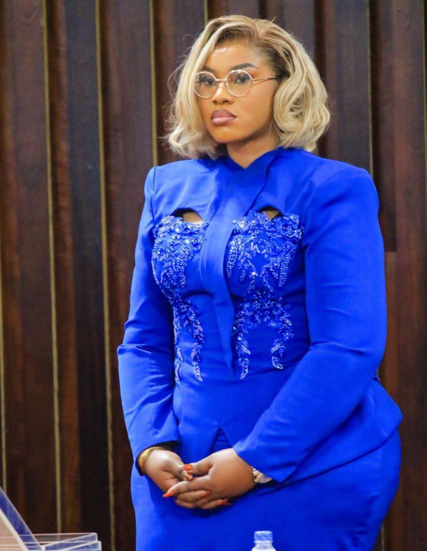 lemedia100filtr's tweet photo. 🇨🇮 Côte d’Ivoire : Naya Jarvis Zamble, la plus jeune députée de l’Assemblée nationale, plaide pour la légalisation de la polygamie. https://t.co/tBjxb2Jl9k