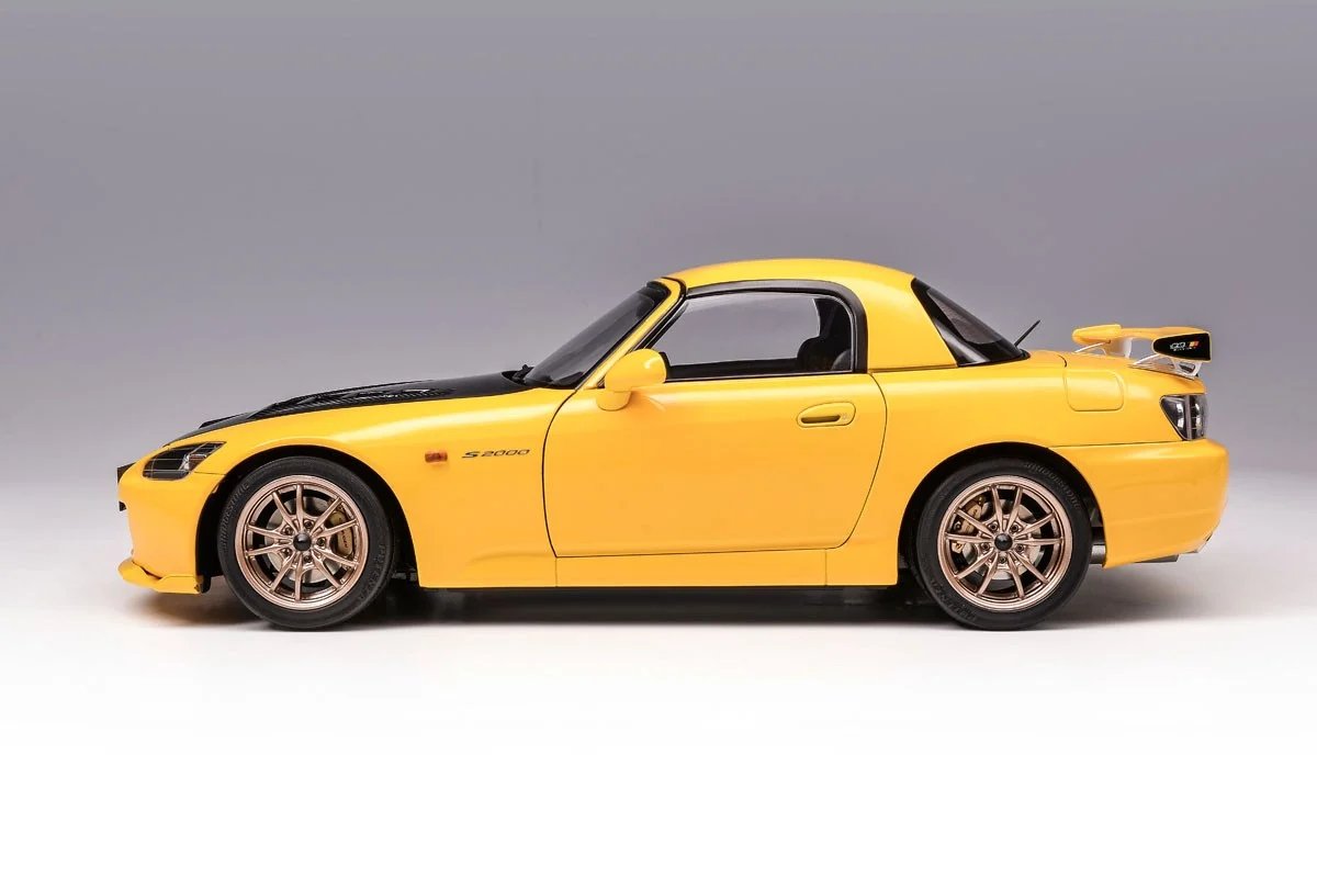 hobbysearch_mc's tweet photo. 【ミニカー予約開始】MOTORHELIX(モーターへリックス)
1/18 Honda S2000 (AP2) 無限 MUGEN
Apex Blue → https://t.co/s7vlocnoeR
New Indy Yellow Pearl → https://t.co/z9iZQNbtux
無限仕様のAP2がフル開閉仕様で登場!
インテリアやエンジンまで楽しめます!
#S2000 #AP2 #F22C https://t.co/KfrkcAY4F9