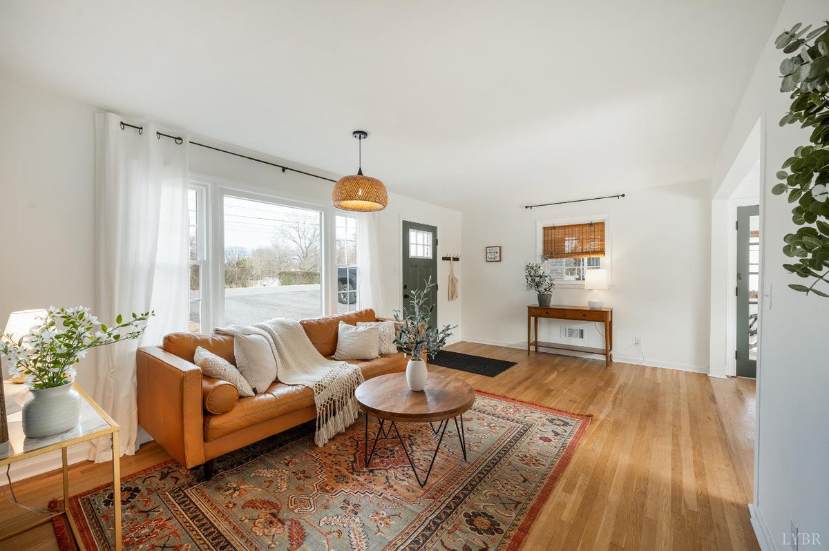RealtorDowntown's tweet photo. 740 Selene Street, Lynchburg, VA, 24503
3 bed | 2 bath 1762 Sq. Ft.
Active | $279,000
https://t.co/kqJ9JrMzGK
Charming brick ranch ideally located in the heart of Boonsboro, just off Rivermont. The kitchen features sliding glass doors that open to a spacious deckperfect for... https://t.co/MSWnW1IgKq