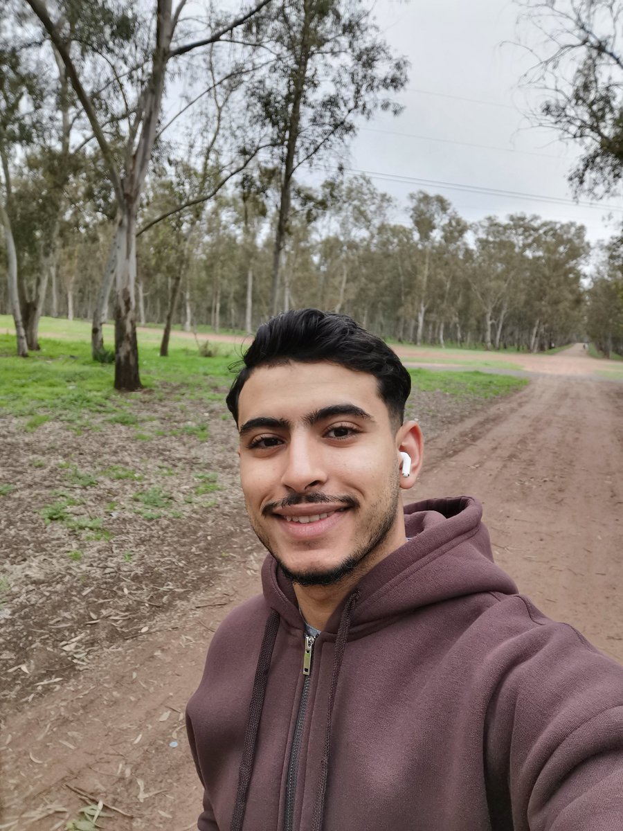 mubenweb's tweet image. Took a 45-minute walk this morning with @thedankoe in my ears.

No phone scrolling.
No distractions.

Just trees, fresh air, and ideas flowing.

give your mind space to breathe.
Take the walk. The clarity is worth it.