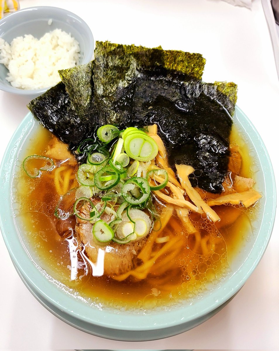 kohamarisa's tweet photo. ともちんラーメン🍜

初めてのちゃん系ラーメン🤤 https://t.co/mXotXnNKfE