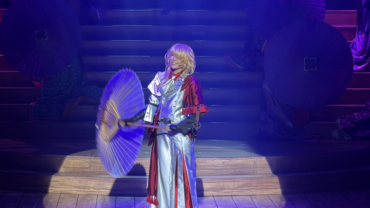 #刀ステ

ほんっっとに華やかで美しかった……
刀ステの再演だぁ🫠と震えたけど、初演からさらにパワーアップしてほんとに楽しかった……耐えてたけどOPで限界きて美しすぎて泣きました😌
明日も行くぞ！✊ ̖́-

これは撮影🙆‍♀️の時に撮った雅な全体とうつくし御前の微笑みです💁‍♀️