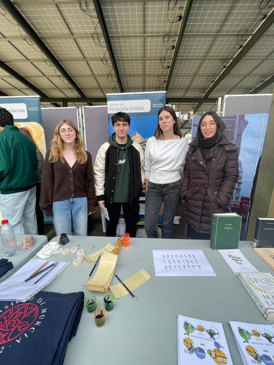 Seguimos en la feria de facultades 🤩 disponibles para contarte en qué consiste el Grado de Filología Clásica.
Pasa por el stand de <a href="/LetrasUMU/">Facultad de Letras UMU</a> para saberlo todo
#eventosclasicos
 <a href="/coieum/">COIE UM</a>