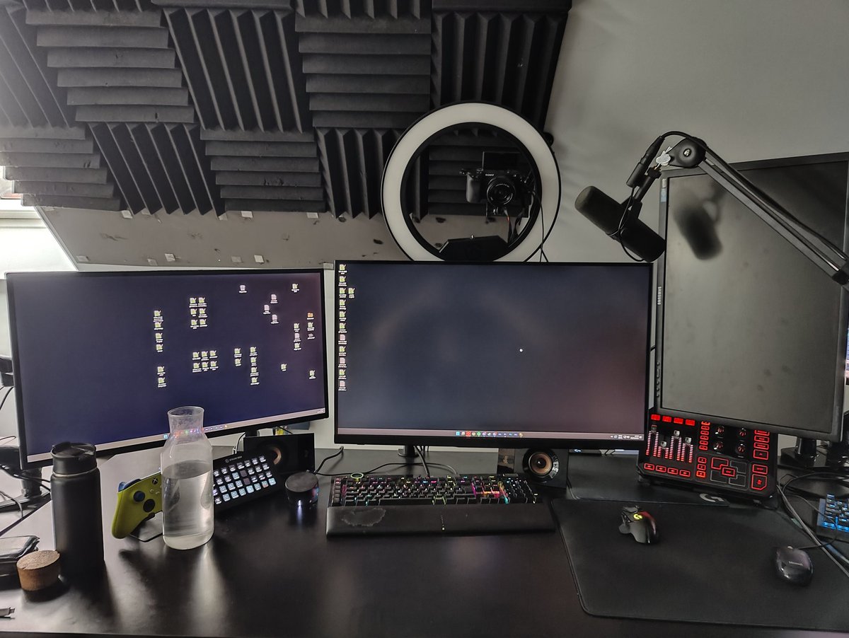 Y'a que moi qui suis fan du All Black, pas de fond d'écran ni rien ?

(aussi mdr mon reflet Haha)