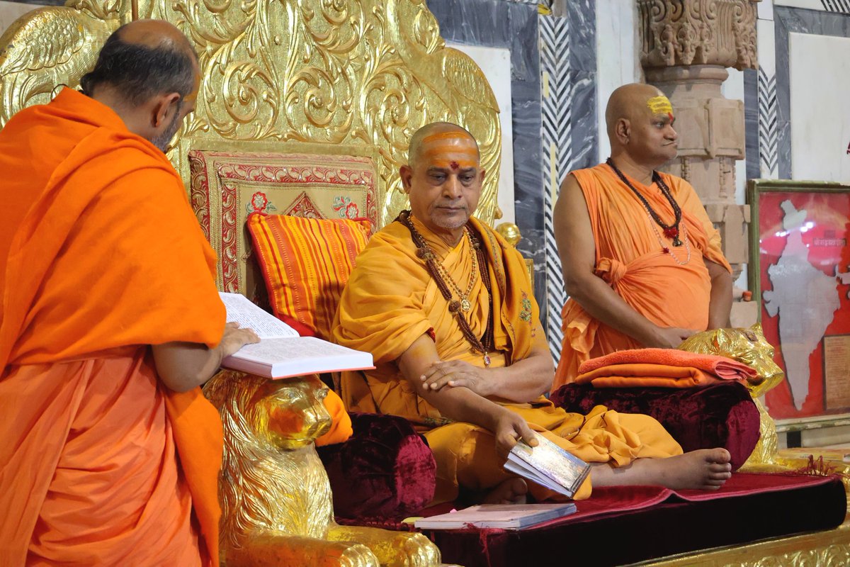 DandiSwami's tweet photo. 🙏जय द्वारकाधीश 🙏

 श्री शारदापीठ द्वारका गुजरात।।

#शंकराचार्य #shankaracharya
 #dwarka #द्वारका https://t.co/SJF5bASojN