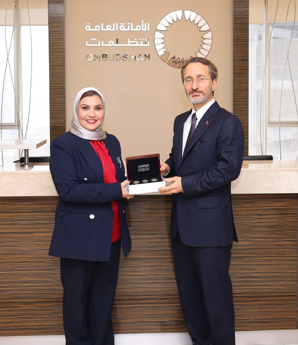 tihek_kurumsal's tweet photo. Türkiye İnsan Hakları ve Eşitlik Kurumu Başkanı Prof. Dr. Fahrettin Altun ve beraberindeki heyet Bahreyn’e gerçekleştirdiği çalışma ziyareti kapsamında, Bahreyn Ulusal İnsan Hakları Kurumu Başkanı Sayın Ali Ahmed Al Derazi, Bahreyn Başsavcısı Sayın Ali bin Fadl Al Buainain ve Bahreyn Ombudsmanı Sayın Ghada Hameed Habib ile bir araya geldi.

Görüşmelerde; insan haklarının korunması ve geliştirilmesi, ayrımcılıkla mücadele, farkındalık faaliyetleri ile ulusal insan hakları mekanizmalarının güçlendirilmesine yönelik yürütülen çalışmalar hakkında kapsamlı değerlendirmelerde bulunuldu. Kurumların  yetki ve görev alanları çerçevesinde tecrübe paylaşımının önemi vurgulandı.