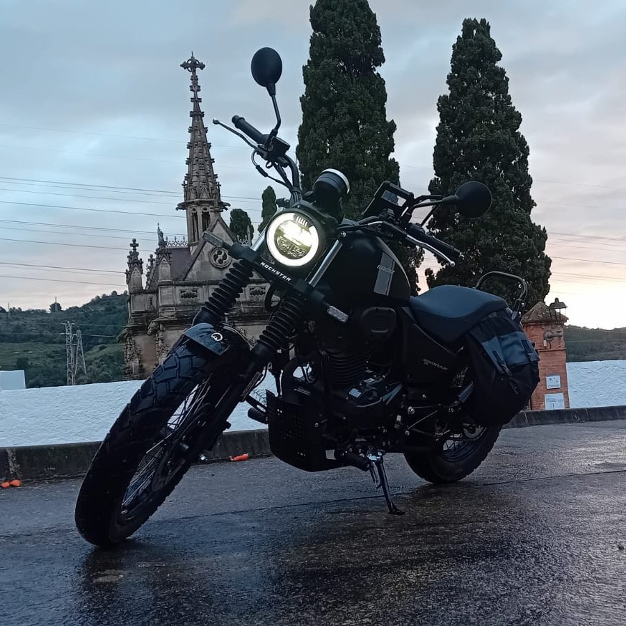 I feel like I'm not being annoying enough about the fact that I own this beauty😎 (I had to work 11 hours a day for two months in a shitty factory to afford it 💀).