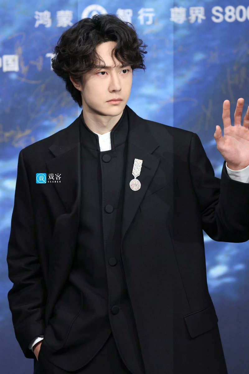 HS1位になってる〖王一博 中山装〗がもう閲読数1.1億超え！！！ さすが