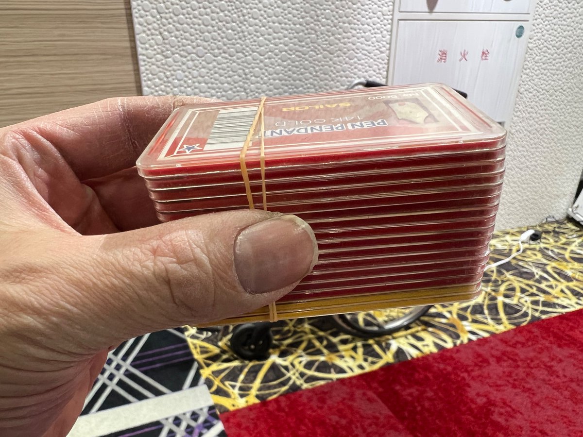 先月の27日パチンコエヴァ17で9万円負けて悔しかったので、同じ店に玉砕覚悟でリベンジしに行きました。なんとか2万4千円でLT入れたけど他が2万発オーバーなのに1万発手前で終わって持ち玉で粘って2万発近く出して勝ち逃げしました。9万円は無理だけど4万8千円取り返しました！✌️