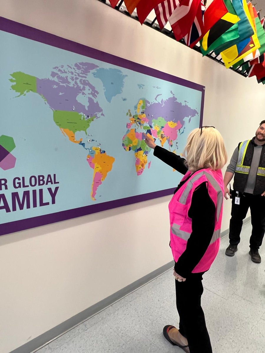 MppGualtieri's tweet image. A visit to the Wayfair warehouse in Mississauga with MPP Deepak Anand. Facilities like this create local jobs and keep Ontario’s economy moving. Thank you to the Wayfair team for a meaningful tour.

#MPP #Mississauga #Mississaugaeastcooksville #inthecommunity #community