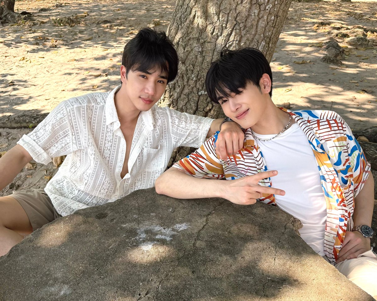 Love_YouTeacher's tweet image. รักทะเล🌊 รักภูเขา⛰️ แล้วรักครูที่สุดในโลกเลยมั้ยค้าบบ🫶✨ 

#LoveYouTeacherSeries #GMMTV
@perthppe @Ppsanta