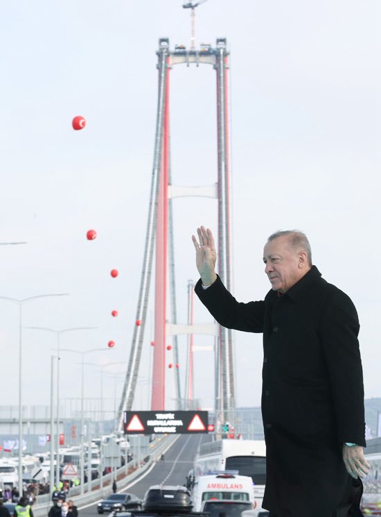 toplumsalmuh49's tweet photo. Satıyorum… Sattım!

İktidar, Boğaz köprüleri ve bazı otoyolların özelleştirilmesi için İngiltere merkezli Ernst&amp;Young'a yetki verdi. 

(Bloomberg) https://t.co/owFo1MEDwR