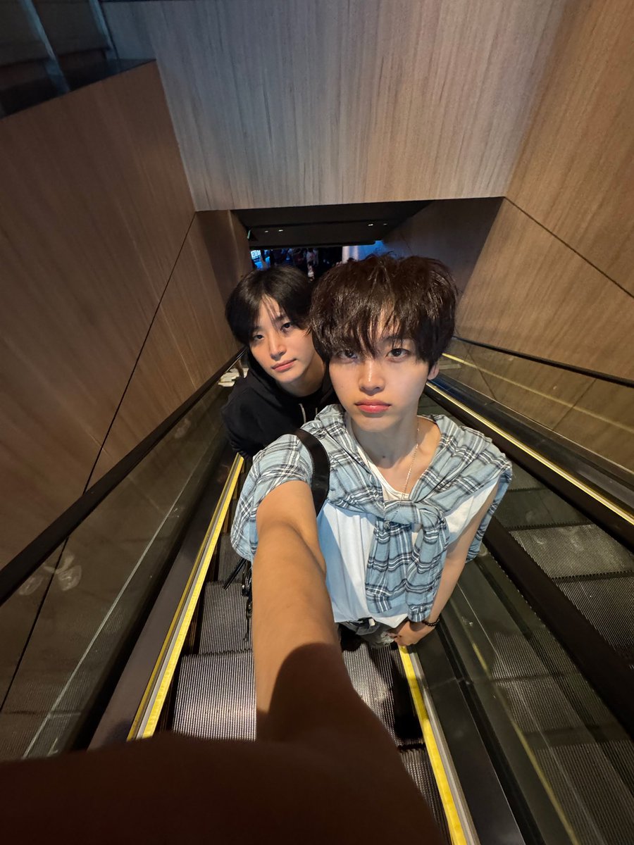 정모형 생일축하해 평생 웅냥거리자☺️🫶
#크래비티 #형준 #정모
#HAPPYJUNGMODAY
#대상문_출신_구정모_생축
#크래비티_최강뽀짝귀요미_구정모_생일