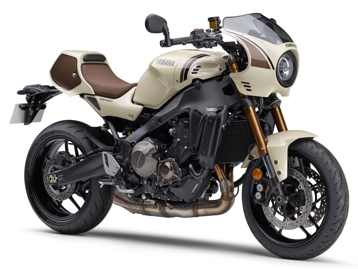 昨夜バイク調べてたらXSR900のセラミックアイボリーカラーに純正 