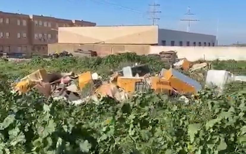 El PSOE acusa al ayuntamiento de permitir la escombrera ilegal de San Gil y Perín ift.tt/wfYirHj