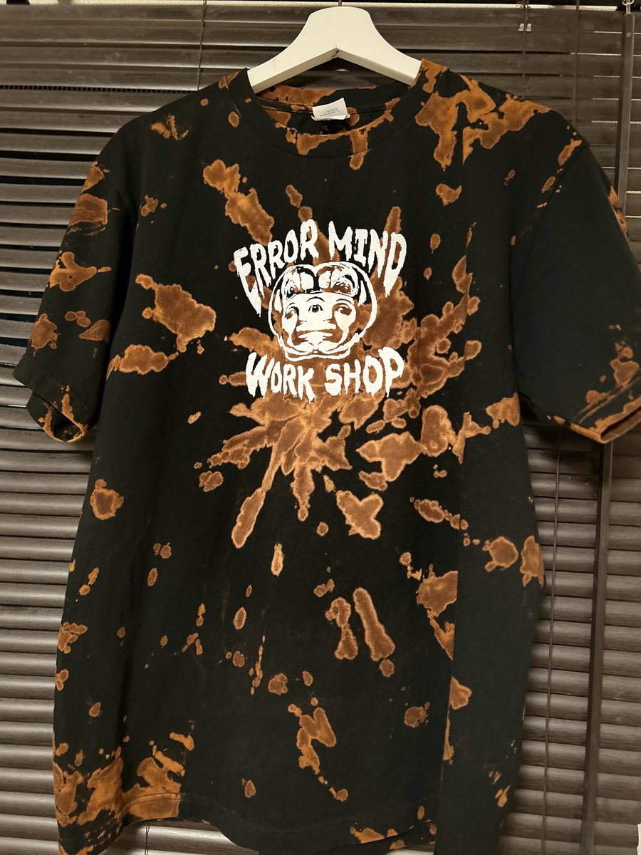 丁寧に1点ずつ職人さん（変態）の手作業から生まれるので同じモノはなく、綺麗な絵型もないのです🤘
 #artwork #streetphotography #絵描きさんと繋がりたい #アート好きな人と繋がりたい #streetart #psychedelic