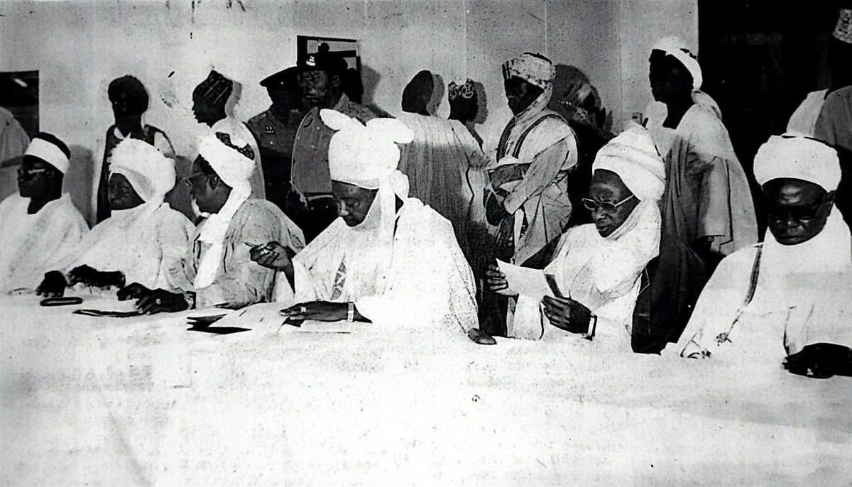 ShehunGwandu's tweet photo. Left to right: Late Shehu of Borno Mustafa Umar #ElKanemi, Late Sultan of Sokoto Sir #Abubakar III, then Sec Gen of JNI (Later Sultan) late Alh Ibrahim #Dasuki, late Emir of Kano Alh Ado #Bayero, late Lamido of Adamawa Alh Aliyu #Mustafa and late Emir of Argungu Muhammadu #Mera. https://t.co/IpiaheAhOw