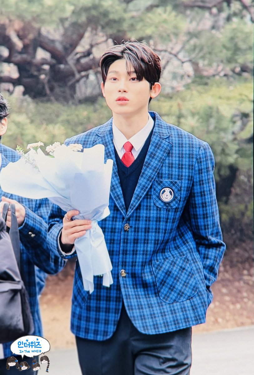inthewhiz's tweet photo. 🎊더윈드 셋째 최한빈의 졸업을 축하합니다!🎊
새롭게 시작될 한빈이의 빛나는 미래를 응원합니다.
#더윈드 #THEWIND #The_Wind
#최한빈 #CHOIHANBIN 
#チェハンビン https://t.co/7Gf42QRpXJ