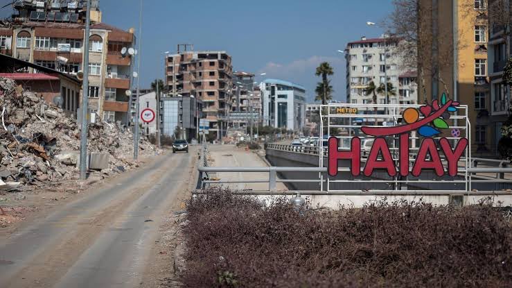 Yarın görüşürüz 
Yarın haberleşiriz 
Yarın hallederiz
Yarını olmayan bir sabaha uyandık.
Vallahi billahi çok özledik…
#6subat2023