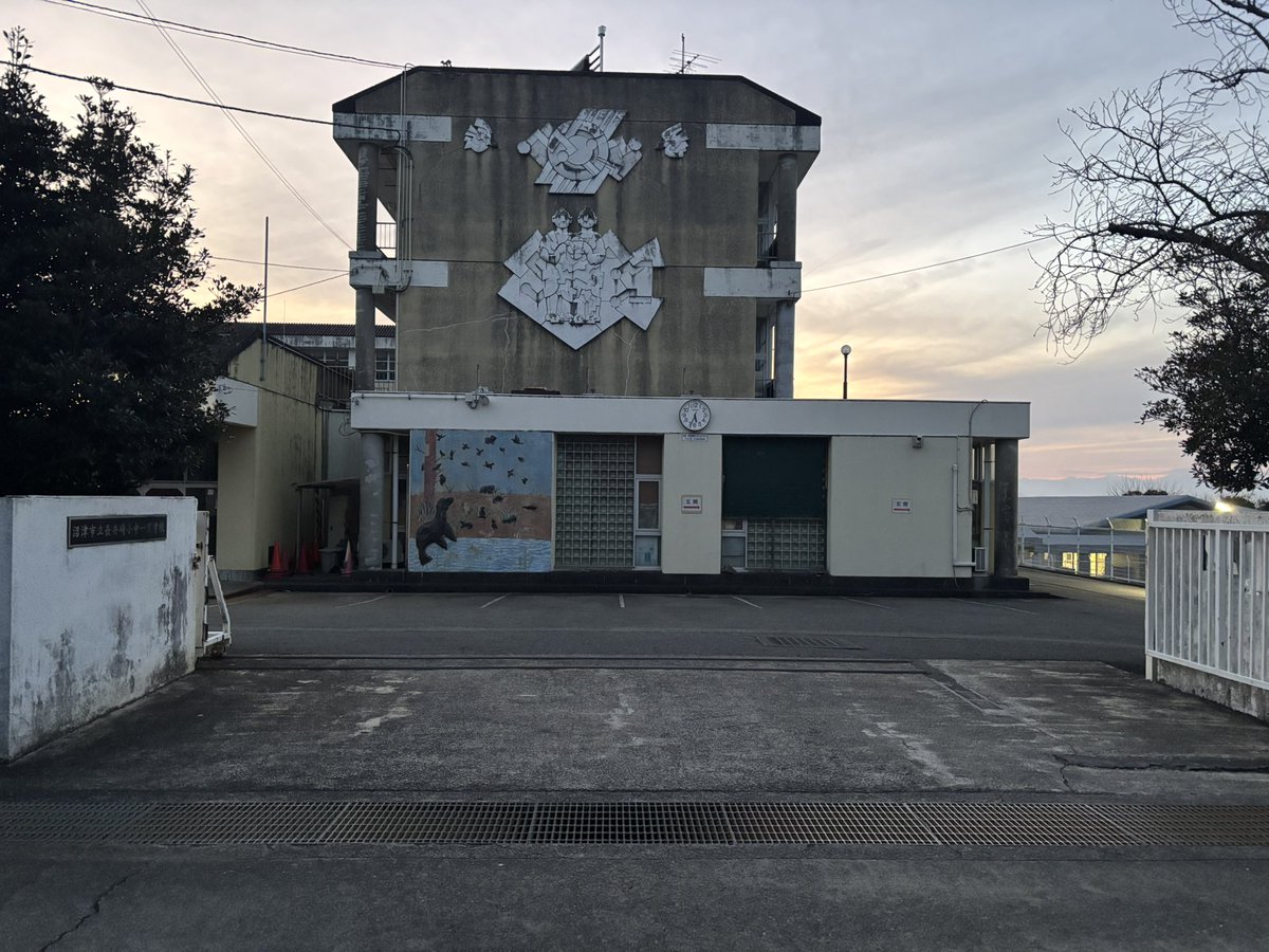 WizzyLizzy tweet media