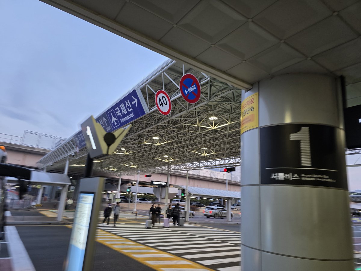 DZPAPIER's tweet image. 260205~260209

태국 ANIMONIUM
아니레브
밀리 블루레이 리리이베
밀리 토크쇼
란티스 라이브(밀리 마에바시위치스 아르카나프로젝트)

일본인 성우를 보러
말레이시아에 가는
한국인이 있다?????