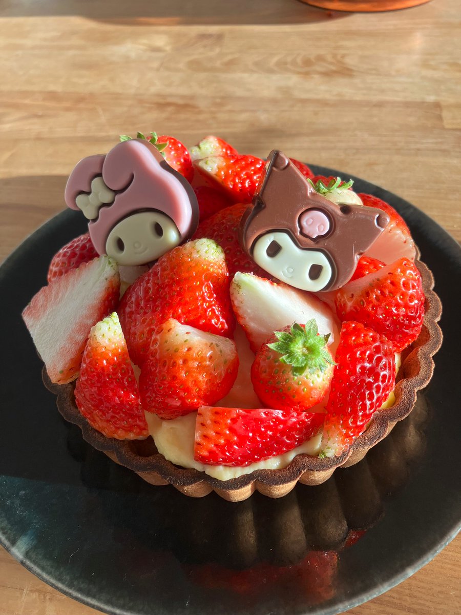 gnz1225's tweet photo. お父さん、お母さん。今日も無事にお誕生日を迎えることができました🎂ただただ、会いたいです。会って抱きしめて沢山泣いて、沢山話したいです。歳を重ねるたびに生きづらさを感じるけれど。自分を信じて、無理せず頑張りすぎず生きていこうと思います。自分おめでとう🎉 https://t.co/tCZk60royQ