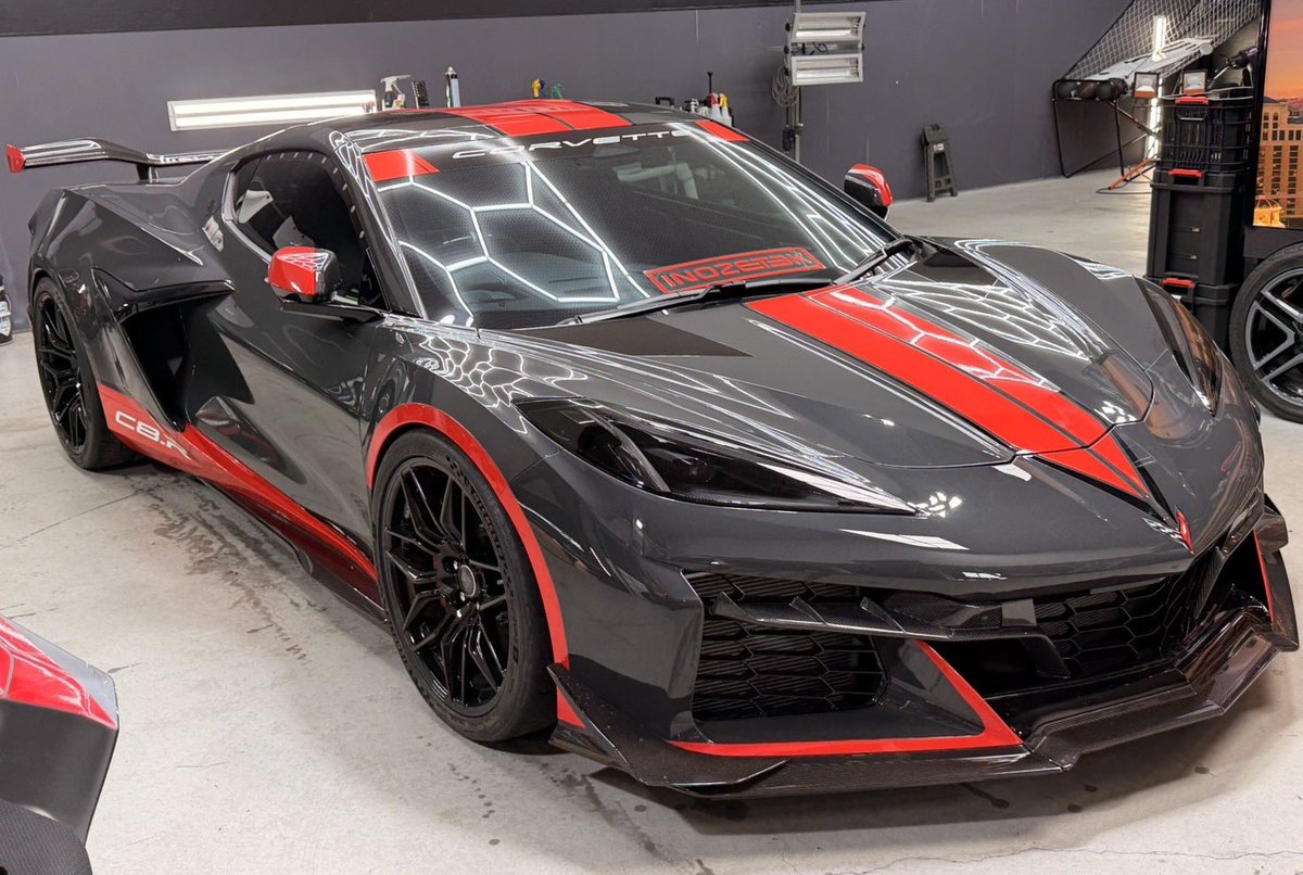 fivemart's tweet photo. 2026大阪オートメッセ出展車両となります。
今回はSAMURAI performance様とコラボブースとなり、Z06コルベットは、INOZETEKラッピングにて武装しております👍
当社では、去年ブースに展示していたEK9とワンダー‼️
皆様‼️6A号でお待ちしております😆 https://t.co/yX0omCmvg4