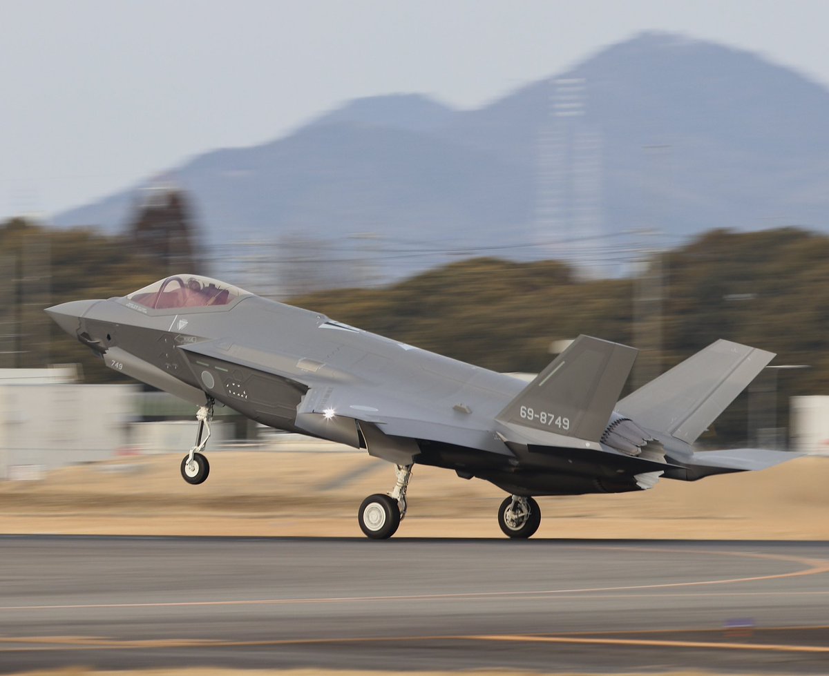 今日の小牧

3rdで F-35#(749)

2回目のテスフラ

14時42分⤴️

16時25分⤵️
