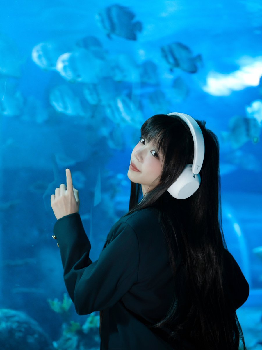 TANCHJIM_CN's tweet image. Where sound meets style.

RITA looks just as good at the aquarium
as it sounds in your everyday life.
More than great audio —
its clean, minimalist design fits effortlessly into any moment.

🎧 TANCHJIM RITA
Sound you can hear. Style you can see.

#TANCHJIM #RITA #headphones