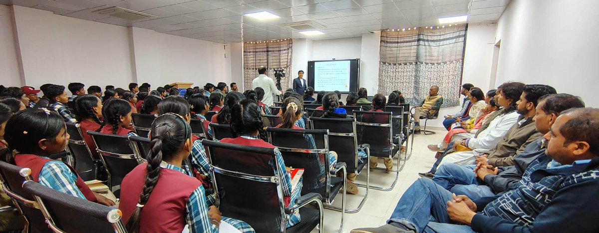 अच्छे अंको के लिए पाठयक्रम को समझना एवं हल करना आवश्यक- उपायुक्त जनजातीय 

परीक्षा के समय विद्यार्थी तनावमुक्त होकर करे पढाई
Rm facebook.com/share/p/1Cyj2n…

#shahdol #शहडोल