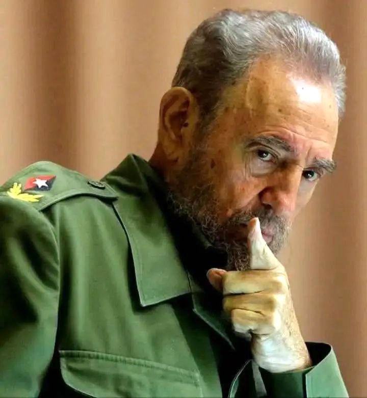 ‼️"......Hay deberes con la Patria que no se pueden dejar de cumplir cueste lo que cueste.  Las amenazas tienen virtualidad entre la gente cobarde y sumisa, pero no la tendrán jamás con los hombres que estén dispuestos a morir".   #100AñosConFidel 
#CubaEstáFirme
