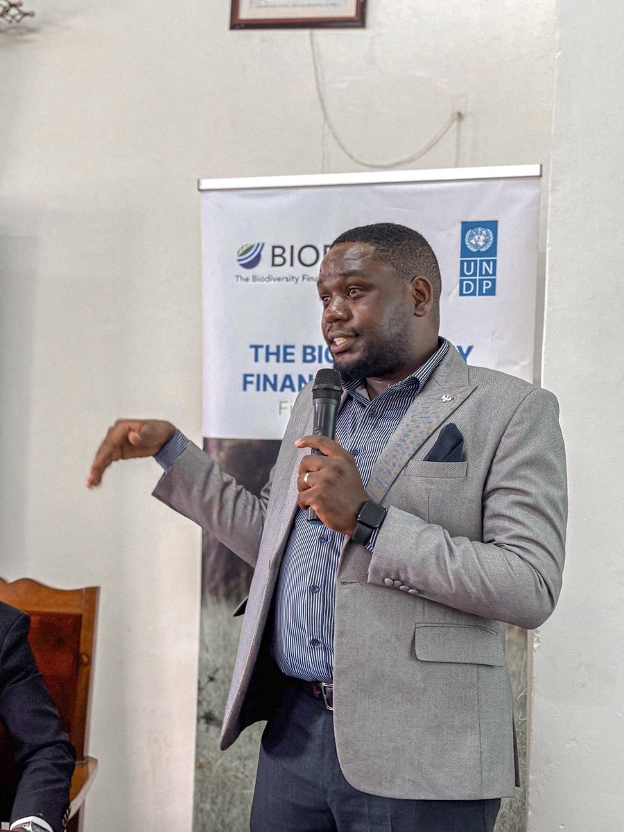 brian_lorika's tweet image. Day2: regional capacity building program:Derrick from @min_waterUg quotes, the tree growers should identify approved nursaries, district offices should be able to recommend you to the right professionals.
#ROOTS #BIOFIN #GenGreen 
@NwanneObahor @IanKingUg @Y4BioClimate