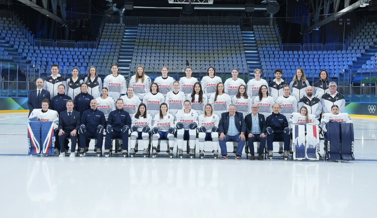 La première équipe féminine olympique de l’histoire du hockey français 💫

📸 IIHF 

#TeamFranceHockey #MilanoCortina2026
