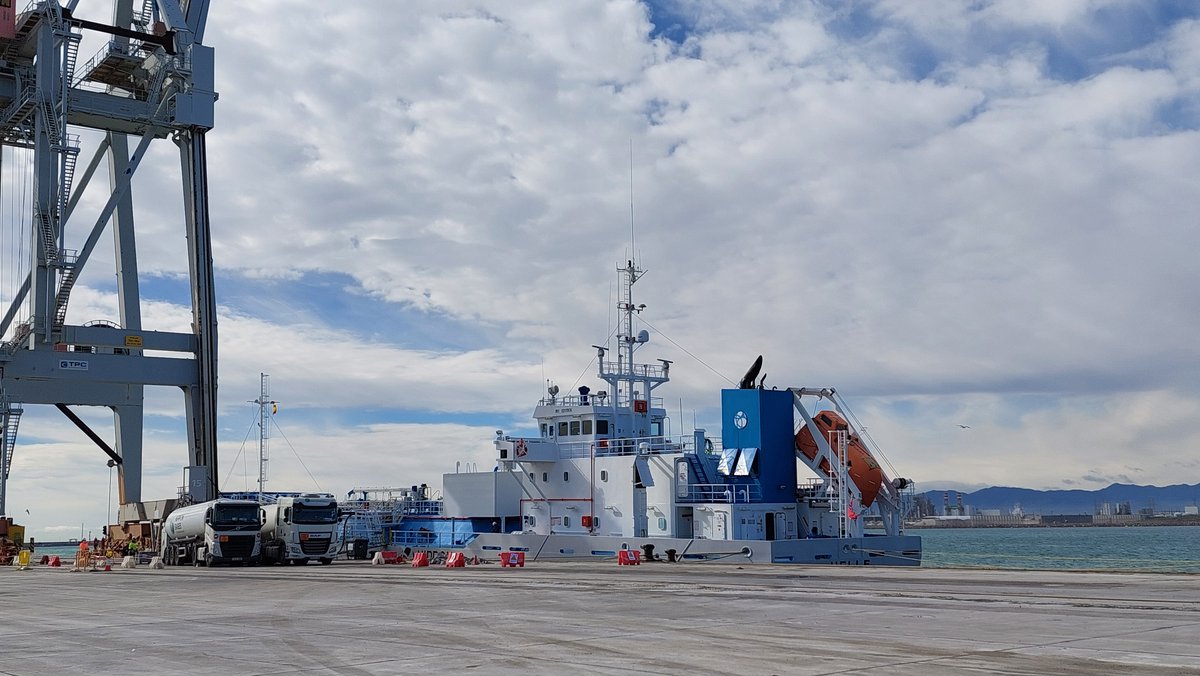 portcastello's tweet photo. A pleno rendimiento en el puerto de Castellón ⛴️
🌐 https://t.co/9uHhdpsOh3
📍Muelle Serrano Lloberes, s/n - Grao Castellón
📲964 28 11 40
#PortCastelló #PuertodeCastellón #AutoridadPortuaria #buques #operativas https://t.co/RPCyovfFVx