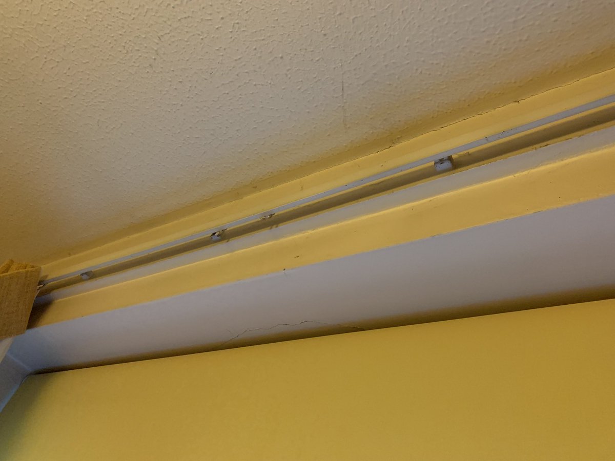 Footinit's tweet image. If you’re 99 years old and spend £600 on a curtain, it’s not unreasonable to expect it to outlive you. 

Terrible service, product and EXTORTIONATE cost. 

Avoid #hillarysblinds