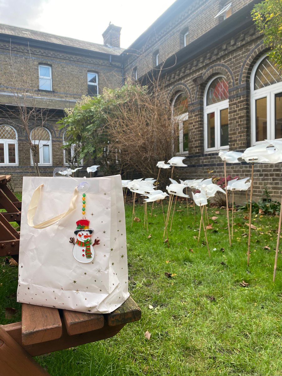 Canada_Blanch's tweet image. 🌍✨ El intercambio de 5º de Primaria sigue a toda vela: vídeos de presentación, manualidades navideñas y juegos online para aprender sobre cultura francesa e inglesa. ¡Seguimos conectando y aprendiendo juntos! 🚀💙 #IntercambioEscolar #Aprender
@consejeriauk 
@AccEducativaExt