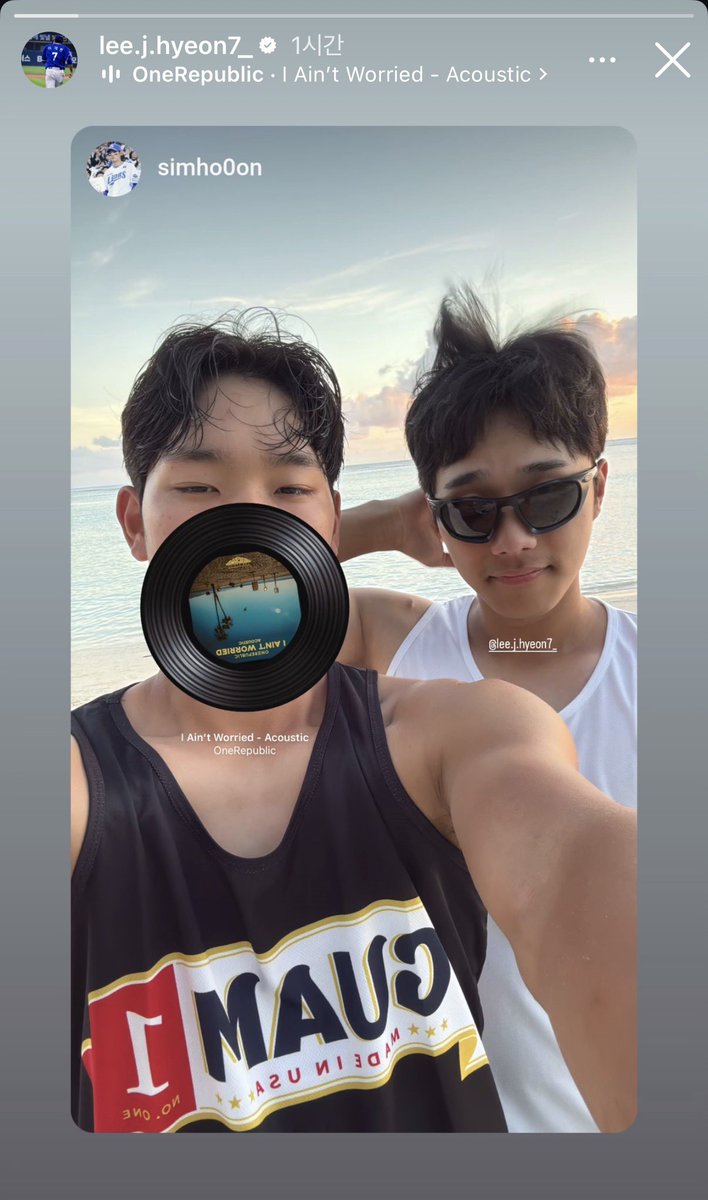 0000ff_sl's tweet image. 앞머리 조금도 자라지않은거 같음