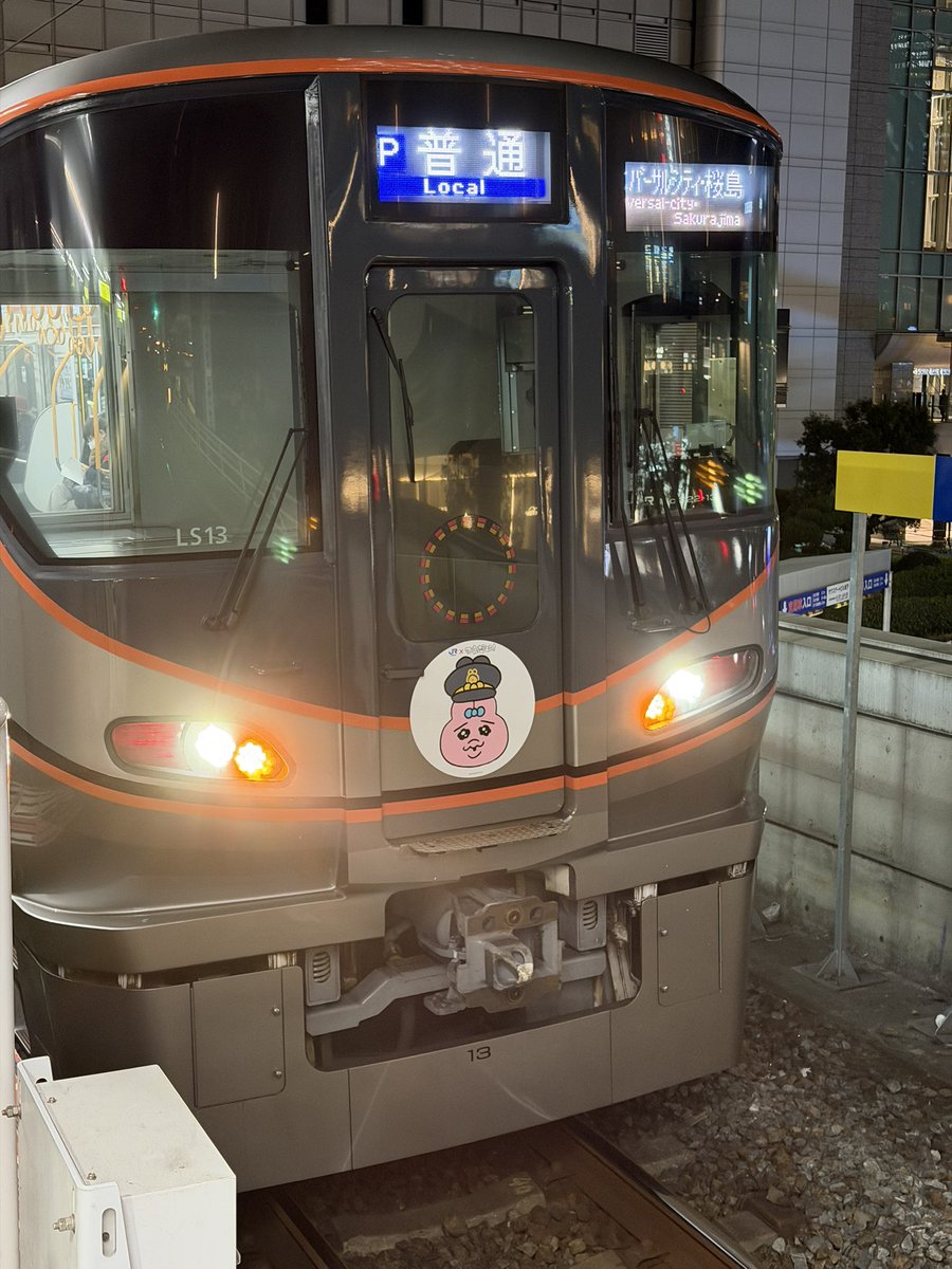 opankuro's tweet photo. 鉄道ふぁんの方から教えていただいた
運行状況で
ラッピングトレインすんなり見れまちた🐰🚃💨💨

#おぱんちゅうさぎ 
#んぽちゃむ 
#みんなでお出かけキャンペーン https://t.co/j26eXiQMLs