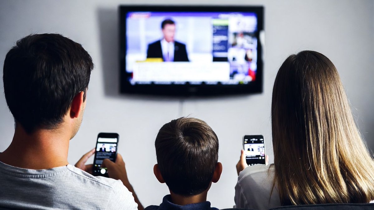 „The age of images has produced a new kind of ailmet to worry public men: image trouble.”

Orin Edgar Klapp - Symbolic Leaders (1964)

#quoteoftheday 
#books