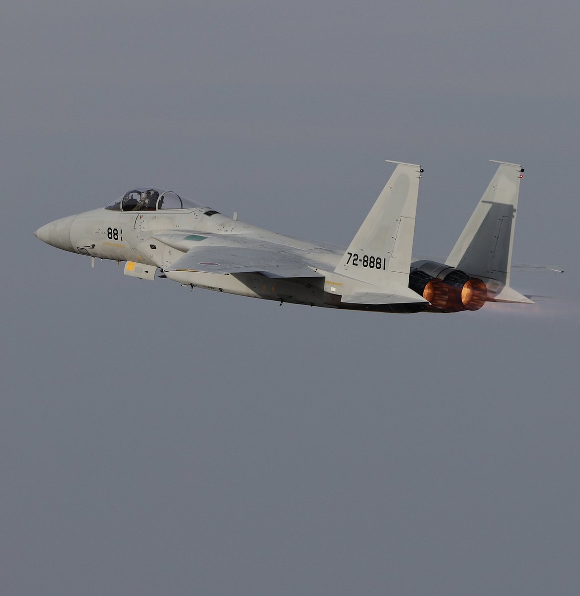 今日の小牧   デリバリー

朝814を三菱に持ち込みの

パイロットさん

IRAN-OUT   F-15#(881)

に乗り換えて新田原基地

305TFSへ    15時52分⤴️