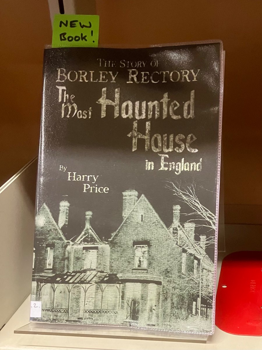 BernieFriend38's tweet photo. Just spotted this literary treasure of childhood obsession on the non-fiction shelf of Leigh Library ππ» π» π» #BorleyRectory #Borley #HarryPrice #ghosts #haunting #paranormal #supernatural #haunted #leighlibrary #library #leighonsea #southend #southendlibraries https://t.co/z6BKI5ffrJ